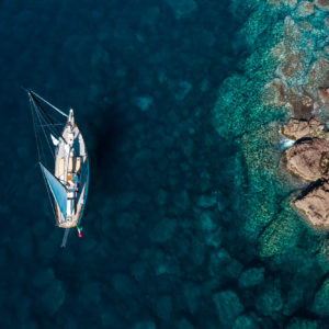 foto drone vacanza in barca a vela Sud Ovest Sardegna - Sant'Antioco Carloforte Calasetta, gita in barca a vela a carlforte, gita in barca a Sant'Antioco, esperienza in barca a vela